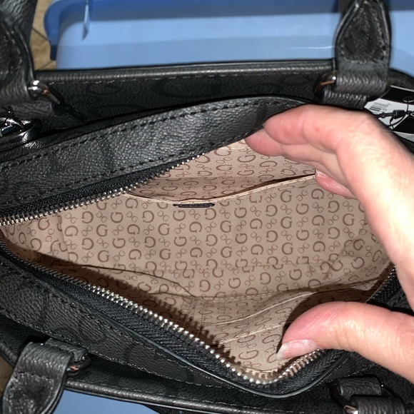 Guess Purse - Picture 6 of 9